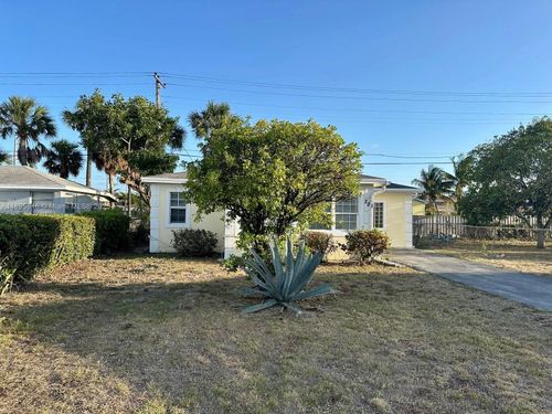 221 W 27th St, Riviera Beach, FL, 33404-4448 | Card Image