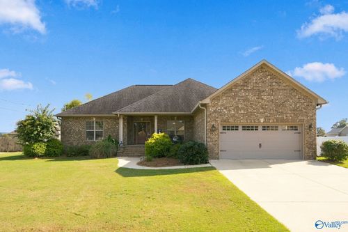 135 Cottonwood Cir, Gadsden, AL, 35901-9152 | Card Image