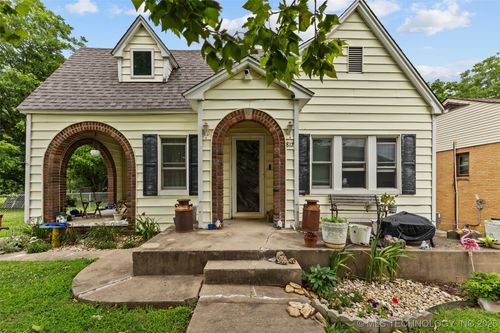 817 Stockton St, Ada, OK, 74820-8101 | Card Image