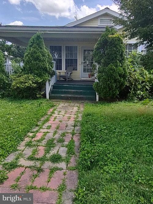 404 Livingstone St, COLONIAL BEACH, VA, 22443-2220 | Card Image