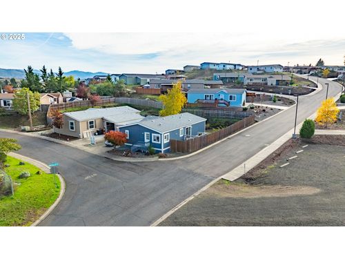 252 Wenaha Ln, Roseburg, OR, 97471-7028 | Card Image