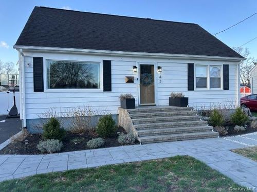 42 E Main St, Stony Point, NY, 10980-1650 | Card Image