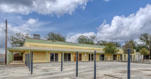 1402 N 1st Ave, Crystal City, TX, 78839-1931 | Card Image