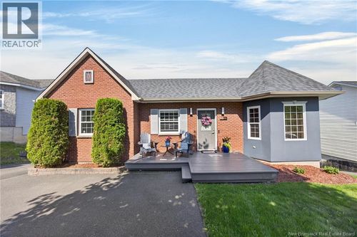 25 Glen Eyre Crt, Fredericton, NB, E3C2P7 | Card Image