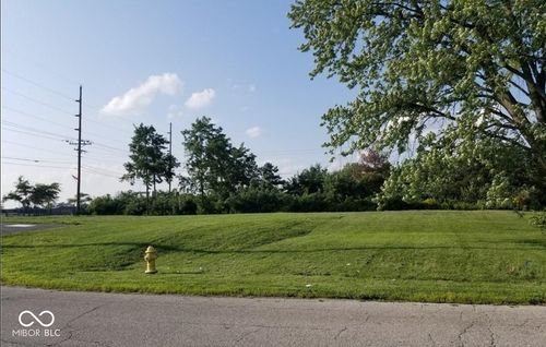 512 Pleasant Run Dr, Greenwood, IN, 46142-4308 | Card Image