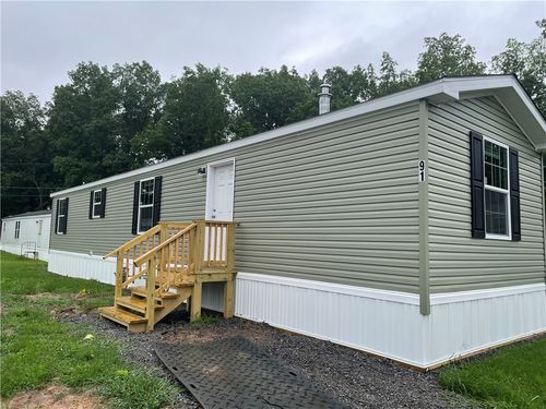 91 3rd St, Farmington, NY, 14425-1088 | Card Image