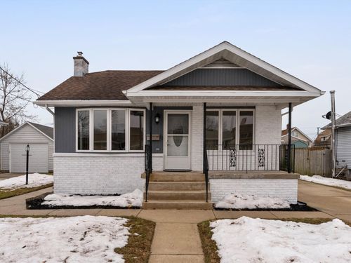 2323 9th Pl, Two Rivers, WI, 54241-3707 | Card Image