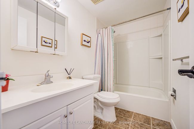 2 - 401 Keats Way, Condo with 5 bedrooms, 3 bathrooms and 1 parking in Waterloo ON | Image 35
