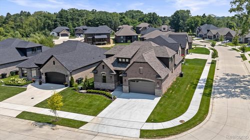 55240 Hanford Court, Shelby Charter Township, MI, 48316 | Card Image