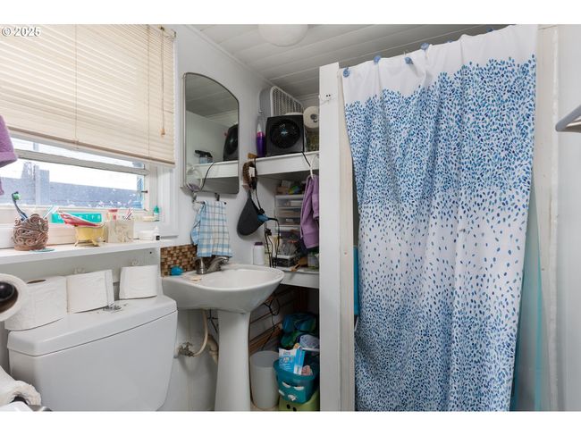 205 Sw Highway 101, Home with 0 bedrooms, 0 bathrooms and null parking in Waldport OR | Image 26