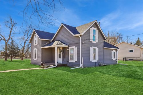 106 Arch Ave Ne, Mitchellville, IA, 50169-8447 | Card Image