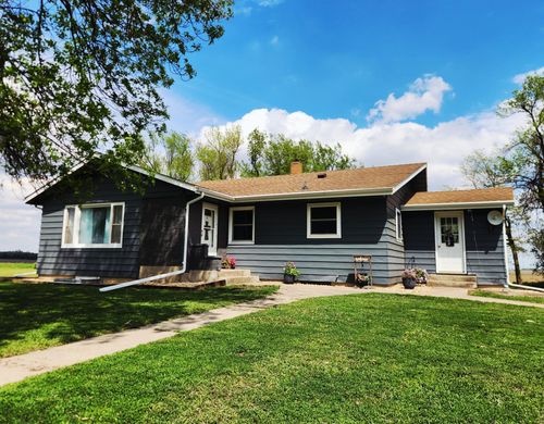 1055 141st St, Pipestone, MN, 56164-3281 | Card Image
