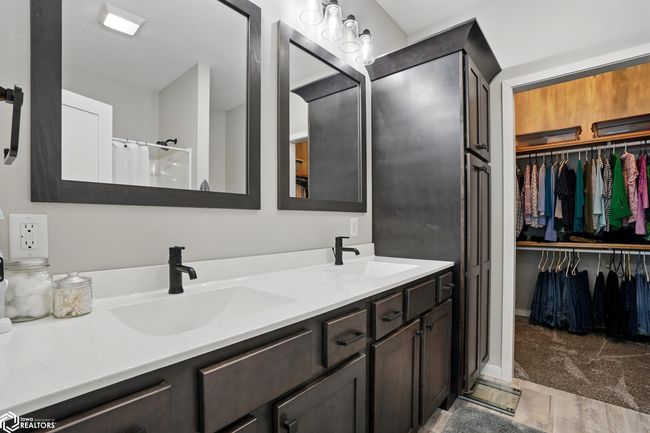 1015 E Adams St, Home with 2 bedrooms, 2 bathrooms and null parking in Washington IA | Image 12