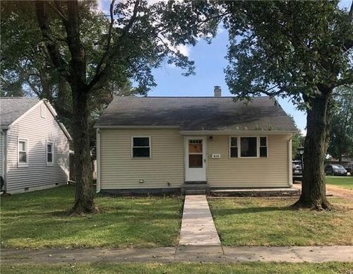 819 E Chestnut St, Hoopeston, IL, 60942-1831 | Card Image