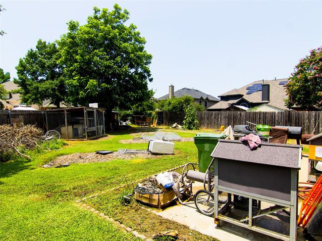 View of yard featuring a residential view | Image 15