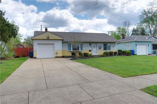 6751 Oakwood Rd, Parma Heights, OH, 44130-3733 | Card Image