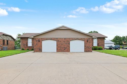 1704-1700-1704 Fairway Dr, Augusta, KS, 67010-2245 | Card Image
