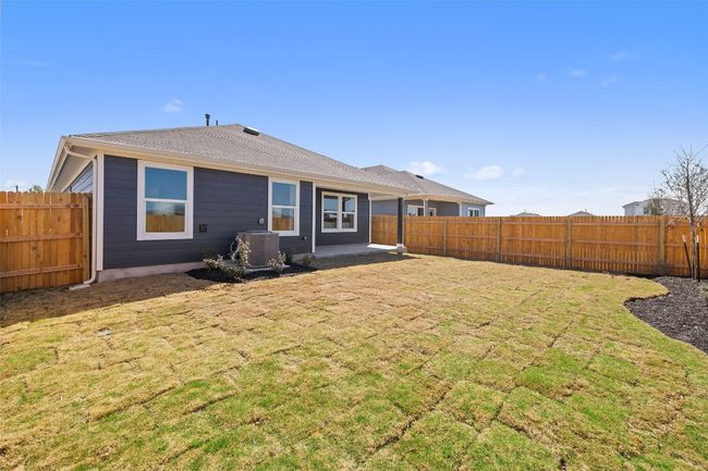 827 Arnold Loop, House other with 3 bedrooms, 2 bathrooms and 2 parking in Uhland TX | Image 35
