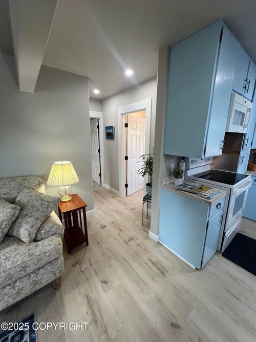 300 E Manor Ave, Anchorage, AK, 99501-1152 | Card Image