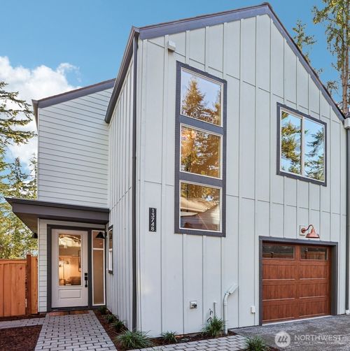 13748 Stone Ave N, Seattle, WA, 98133-7017 | Card Image