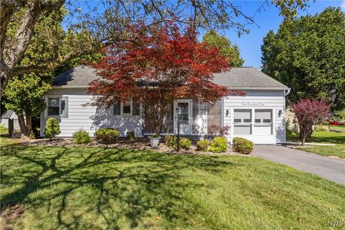 201 Kenwick Dr, Syracuse, NY, 13208-3138 | Card Image