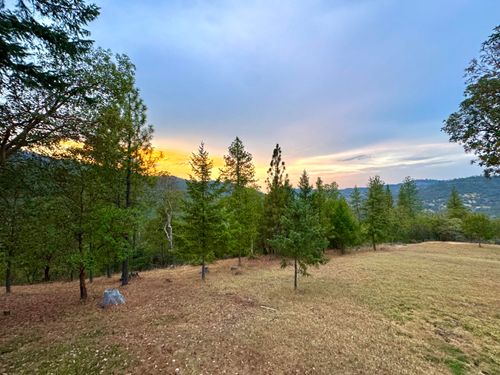 8104 E Antelope Rd, Eagle Point, OR, 97524-7894 | Card Image