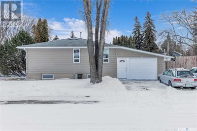 402 Wilson Cres, House other with 5 bedrooms, 3 bathrooms and null parking in Saskatoon SK | Image 2