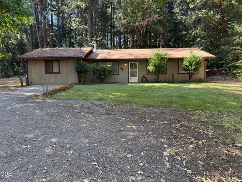 461 Fir Dr, Cave Junction, OR, 97523-9390 | Card Image