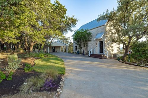 8132 Breeze Way, Jonestown, TX, 78645-9644 | Card Image