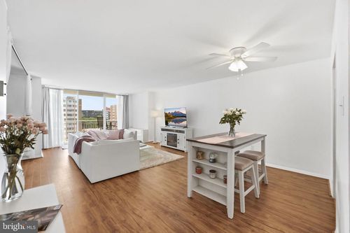 1324-3001 Veazey Ter Nw, WASHINGTON, DC, 20008-5408 | Card Image