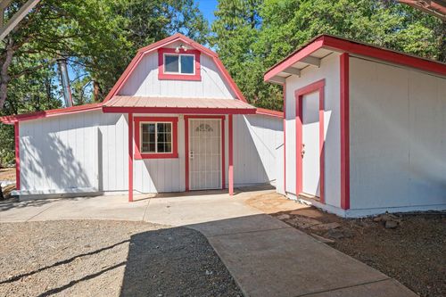 30075 Day Rd, Mcarthur, CA, 96056-8536 | Card Image