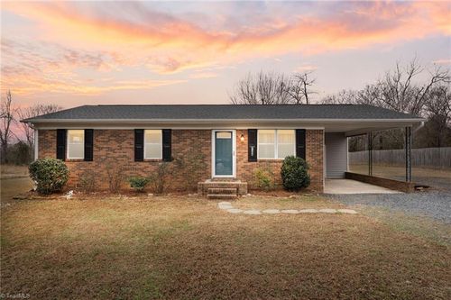 7380 Plunkett Rd, Belews Creek, NC, 27009-9744 | Card Image