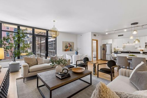 411-215 10th Ave S, Minneapolis, MN, 55415-1779 | Card Image