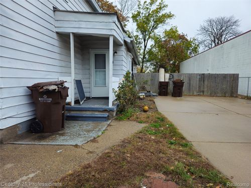 34934 Brush St, Wayne, MI, 48184-2097 | Card Image