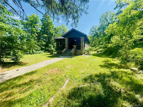 4 Old Turnpike Rd, Bloomingburg, NY, 12721-4620 | Card Image