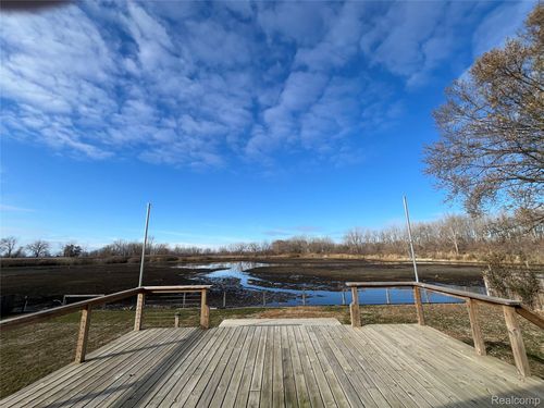 35754 Erie Dr, Rockwood, MI, 48173-9675 | Card Image