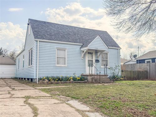 1325 W Idaho Ave, Chickasha, OK, 73018-2945 | Card Image