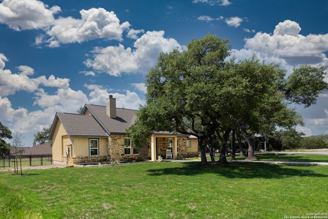200 S Calvin Barrett, House other with 3 bedrooms, 2 bathrooms and null parking in Blanco TX | Image 19