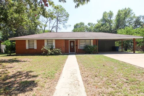 1304 Woodlawn St, Lockhart, TX, 78644-1942 | Card Image