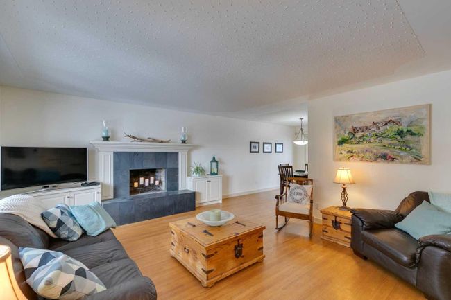 75 Canyon Drive Nw, Home with 5 bedrooms, 2 bathrooms and 4 parking in Calgary AB | Image 8