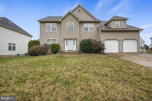 36 E Moyer Dr, BEAR, DE, 19701-4116 | Card Image