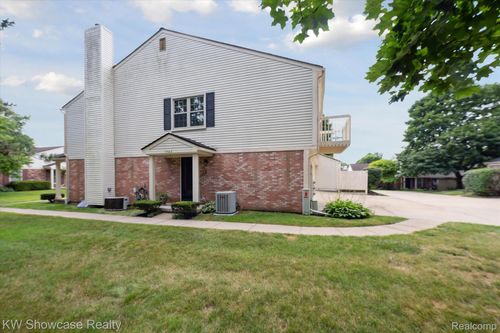7783 Lake Ridge Dr, Waterford, MI, 48327-4170 | Card Image