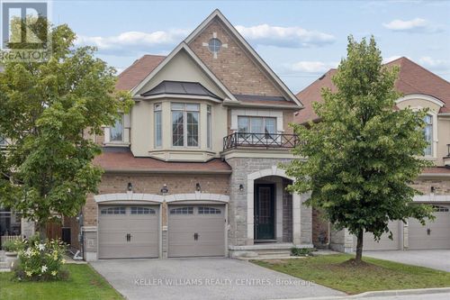 668 Mcgregor Farm Trail, Newmarket, ON, L3X0H3 | Card Image