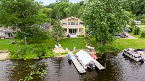 8041 W Lakeshore Drive, Burlington, WI, 53105 | Card Image