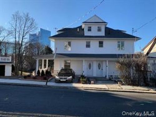 16 Park Ave, White Plains, NY, 10603-3530 | Card Image