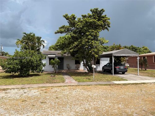 671 E 39th St, Hialeah, FL, 33013-2852 | Card Image