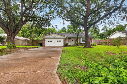 9915 Forest Hollow Dr, Baytown, TX, 77521-5027 | Card Image