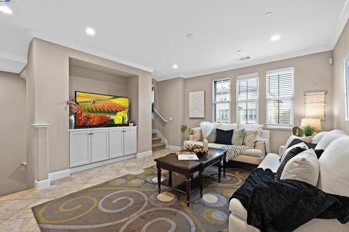 626 Moss Way, Hayward, CA, 94541-6293 | Card Image