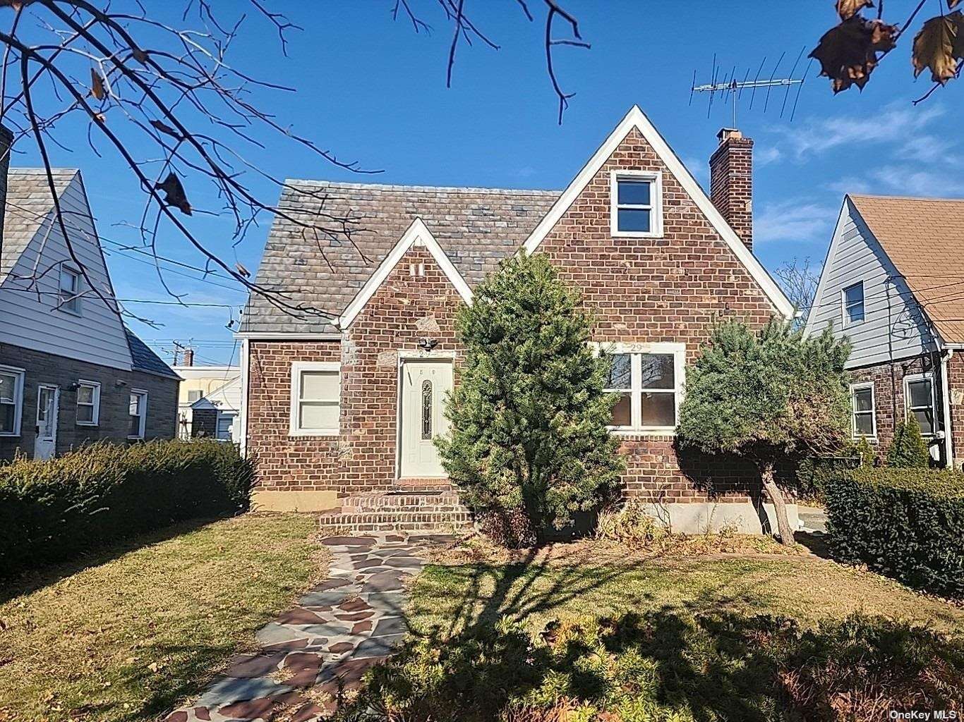 Foster Pl, Hempstead, NY 11550