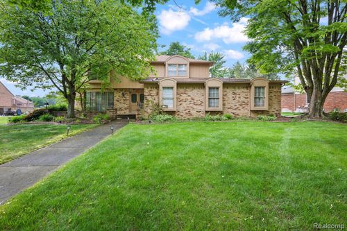 29801 Deer Run, Farmington Hills, MI, 48331-1981 | Card Image